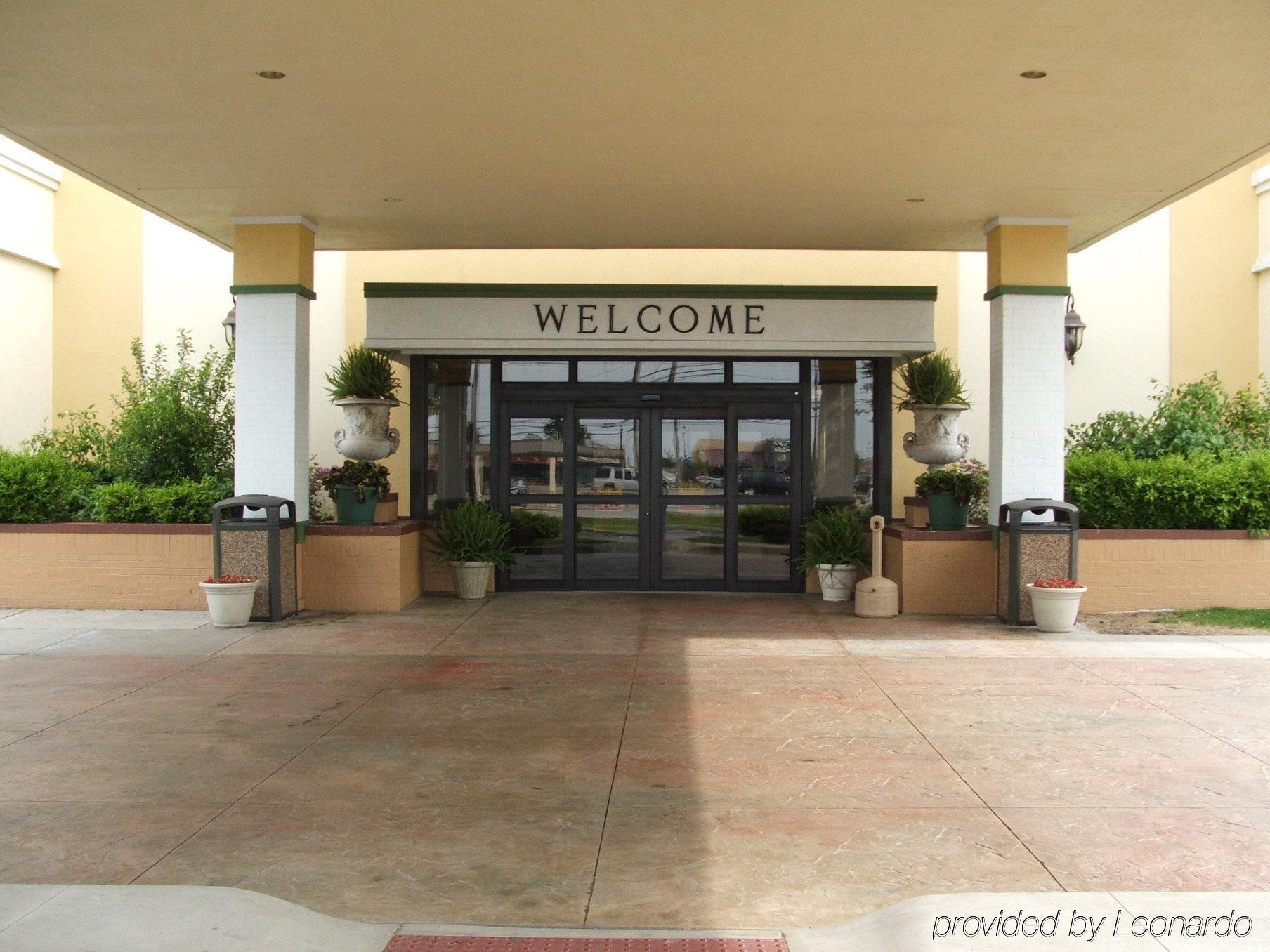 Holiday Inn Perrysburg French Quarter Exterior photo