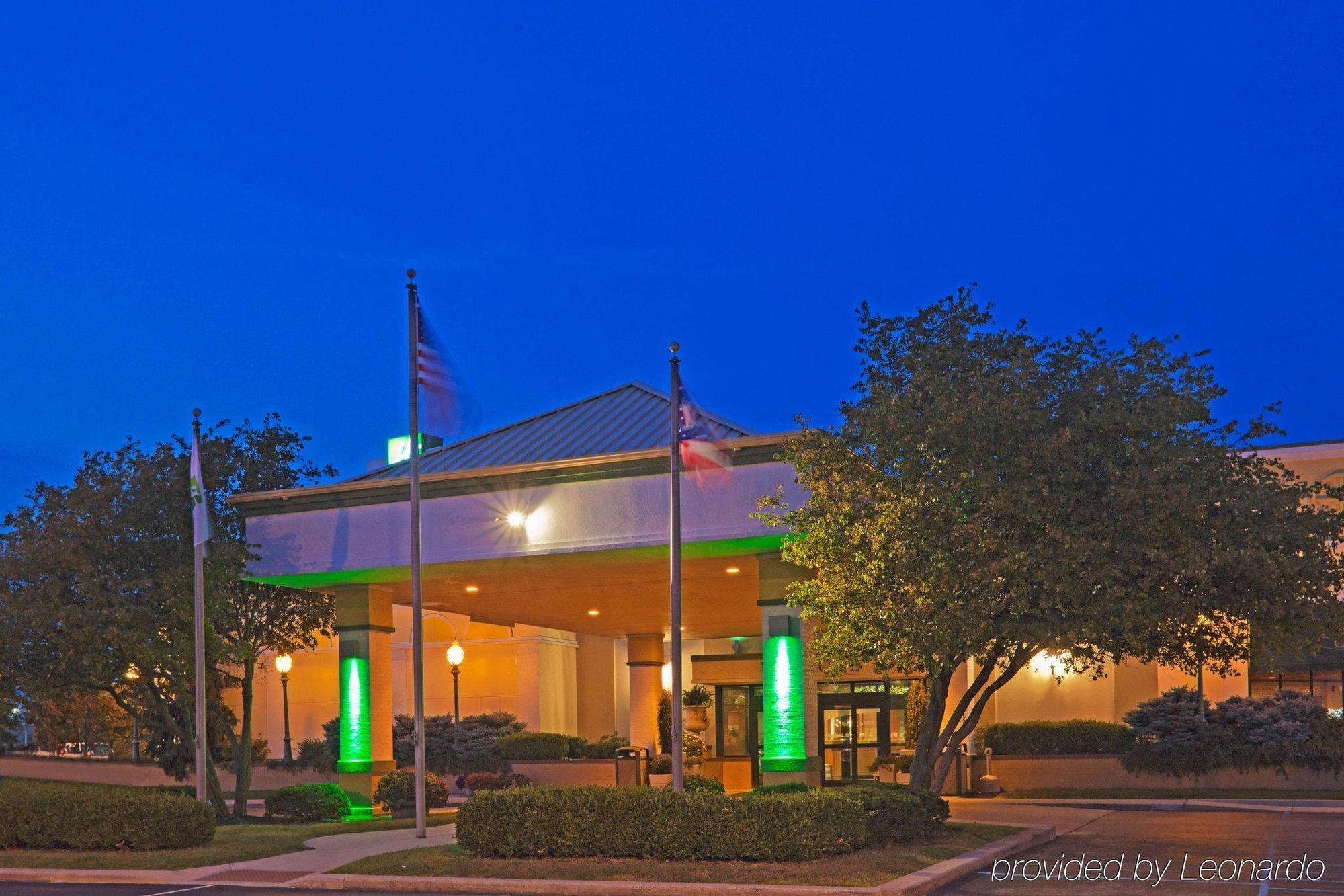Holiday Inn Perrysburg French Quarter Exterior photo
