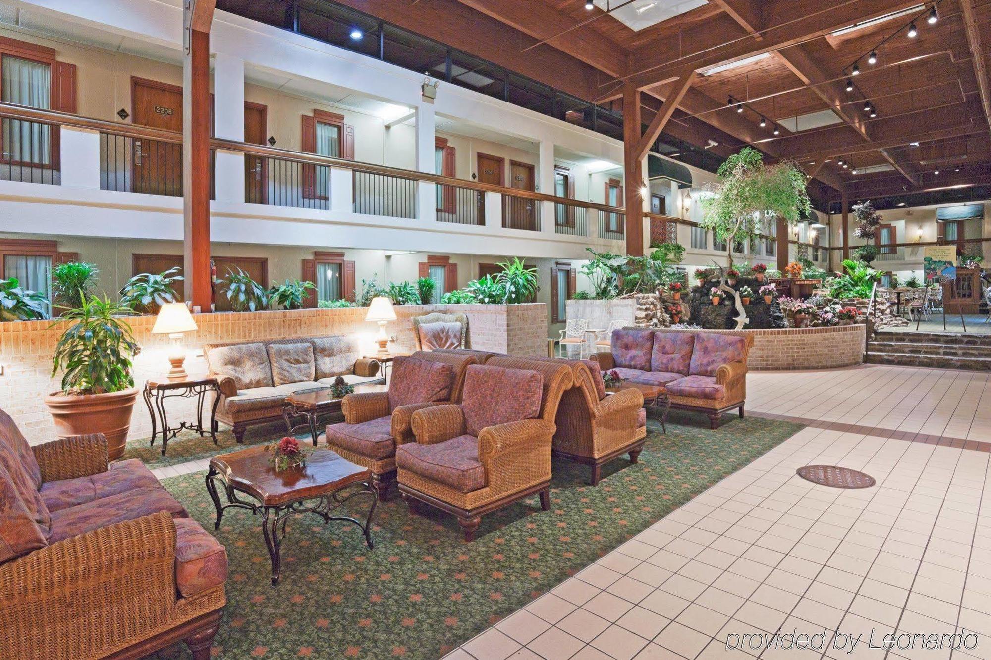 Holiday Inn Perrysburg French Quarter Exterior photo