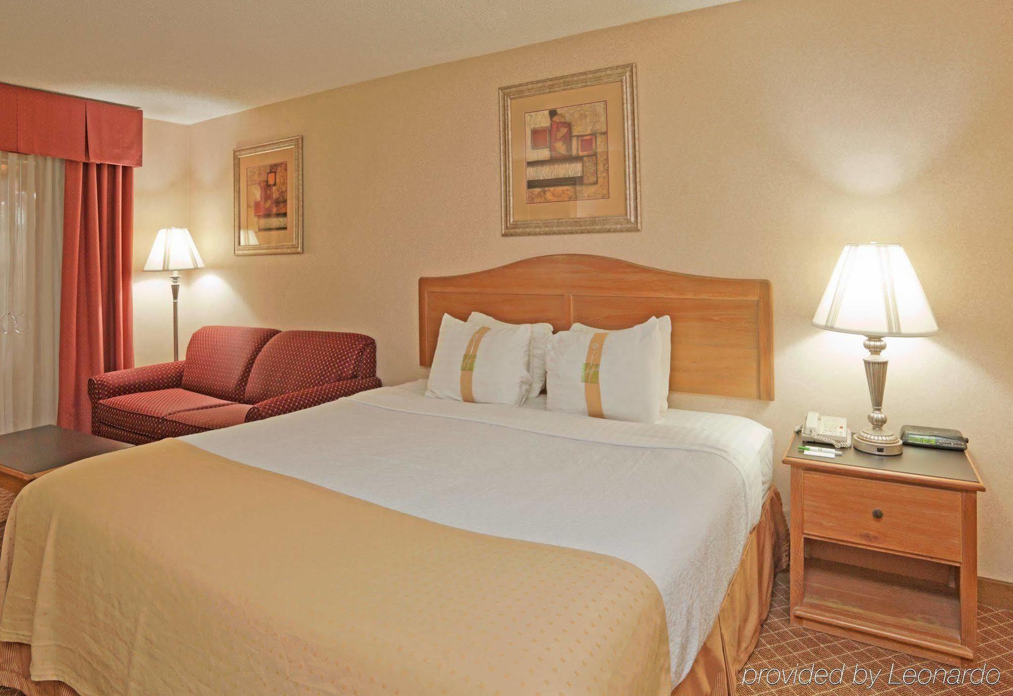 Holiday Inn Perrysburg French Quarter Room photo
